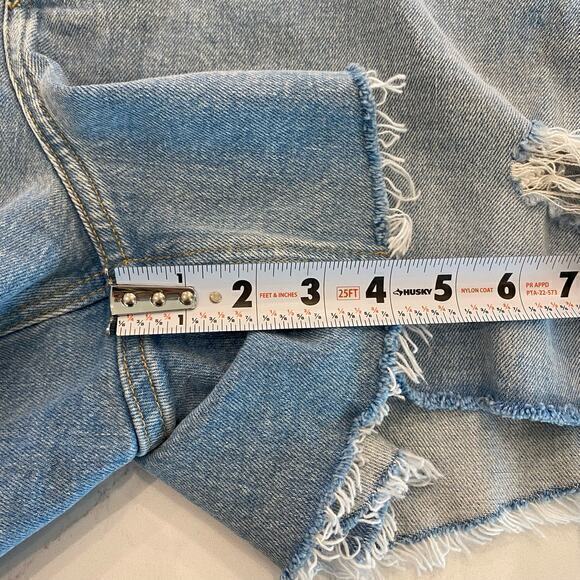 Abercrombie & Fitch The 4” Mom Short High Rise in 36/ 22 - Picture 4 of 6